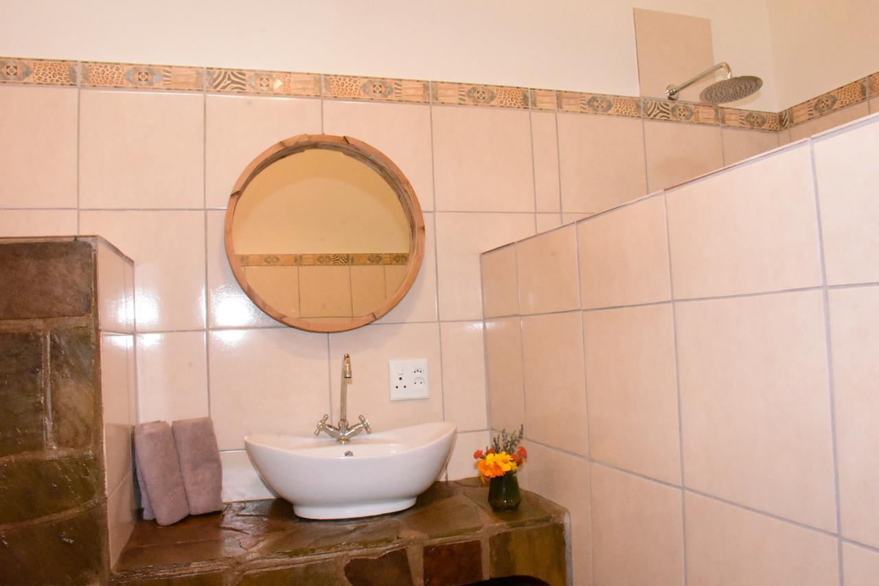Cheetah View Lodge Otjiwarongo Buitenkant foto